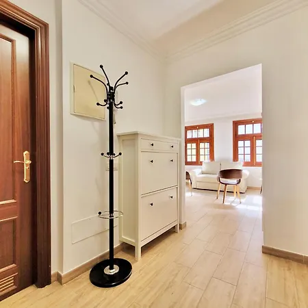 Miranda With Free Parking Apartment