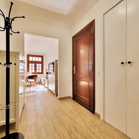 Miranda With Free Parking Apartment