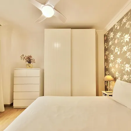 Miranda With Free Parking Apartment