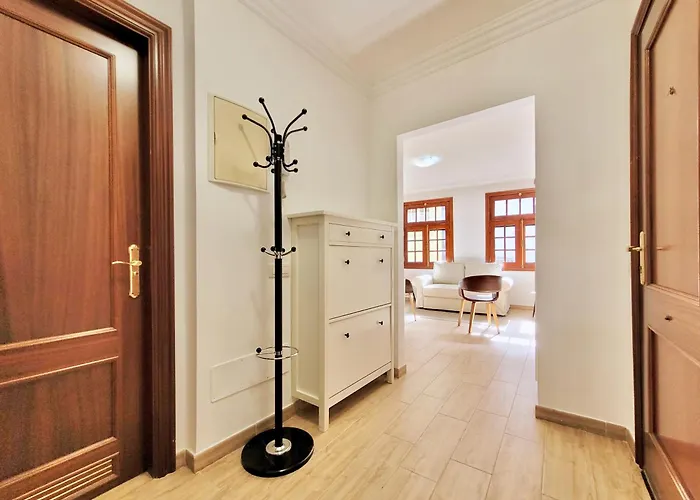 Miranda With Free Parking Apartment