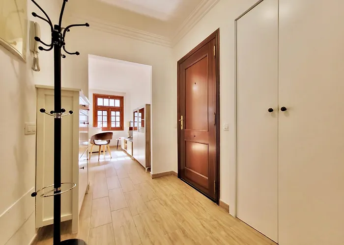 Miranda With Free Parking Apartment