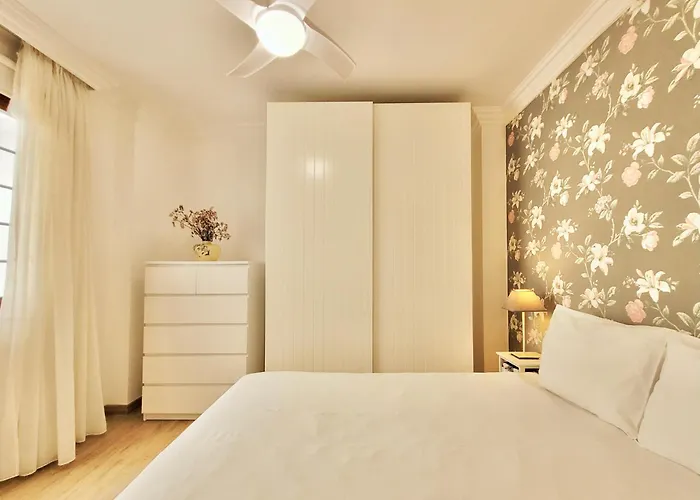 Miranda With Free Parking Apartment